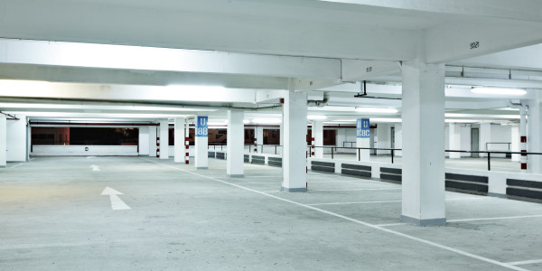 Comprar / Vender Pisos y Plantas Bajas en Girona · con Garaje / Parking