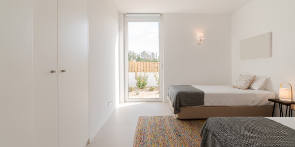 Comprar / Vender Casas Unifamiliares y Chalets en Girona · con Mobiliario y Carpintería a Medida