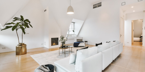 Comprar / Vender Casas Unifamiliares y Chalets en Girona · con Tarima Flotante