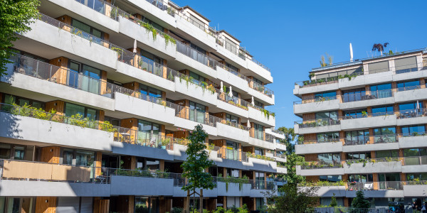 Compraventa de Inmuebles en Girona · Pisos con Zona Comunitaria